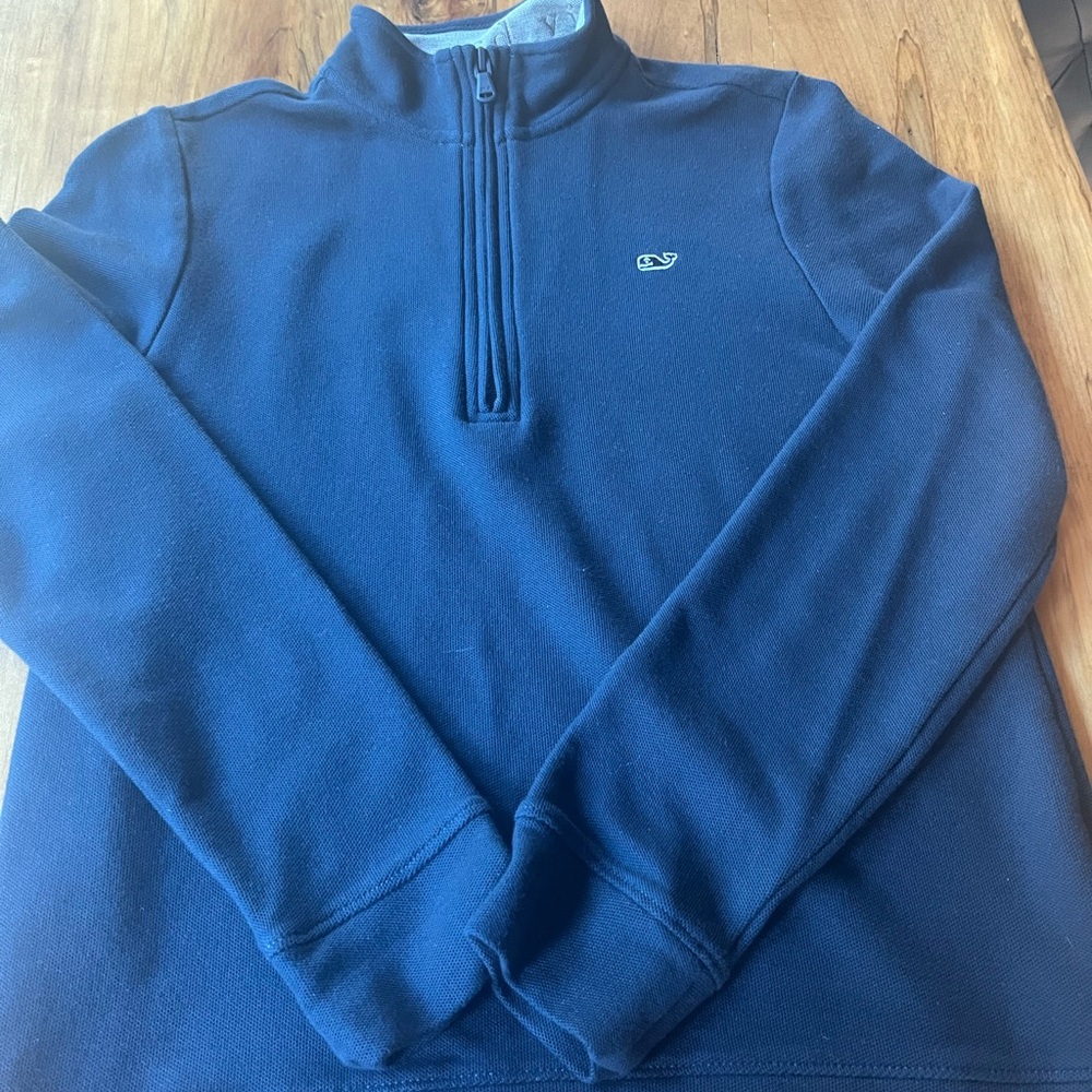 Vineyard Vines navy sweater. Excellent condition. Size M